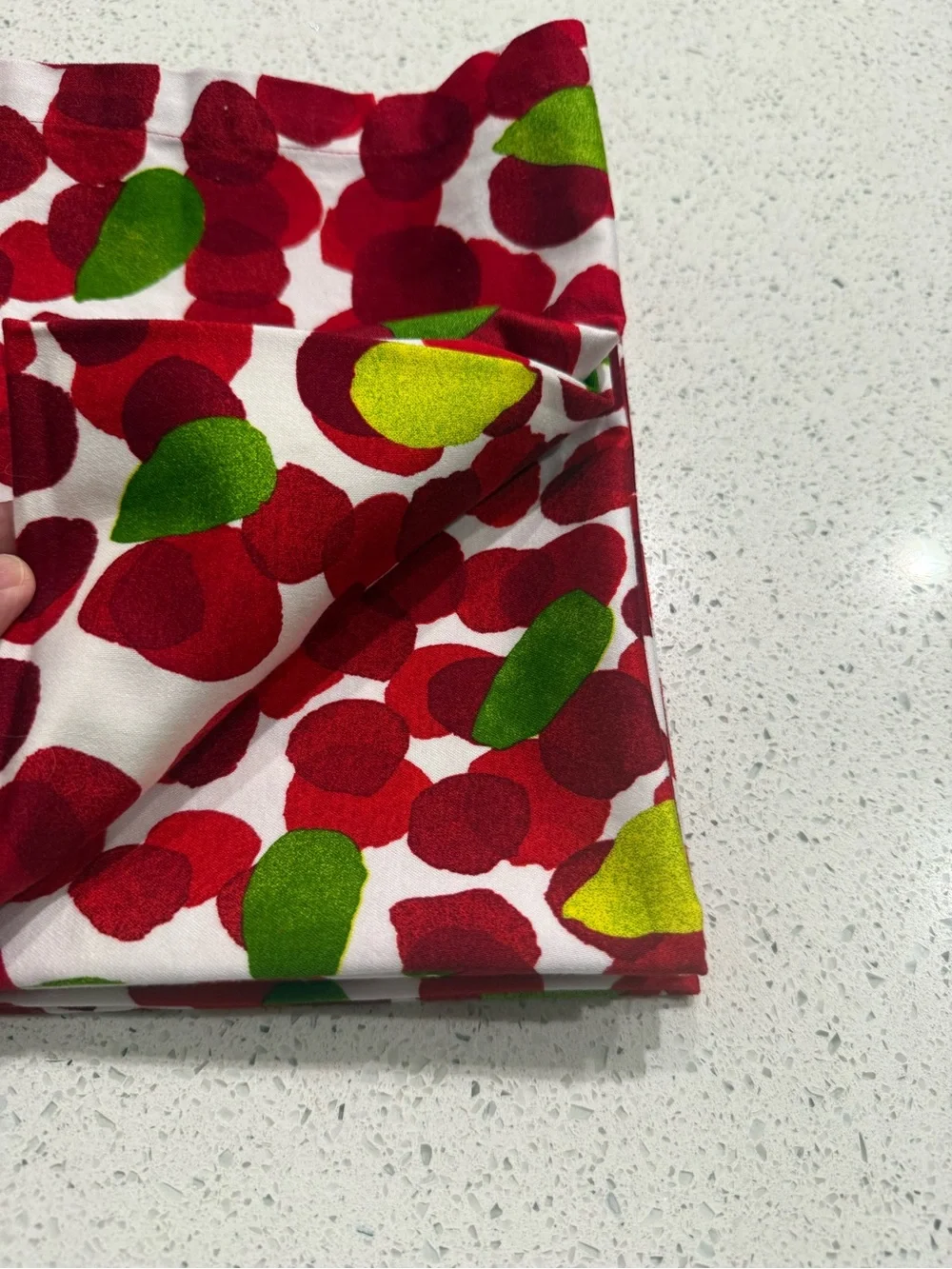 MARIMEKKO MUSTIKKAMAA CRATE &BARREL Set of 6 Napkins